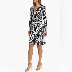 ✨127 Maggy London Long Sleeve Wrap Dress